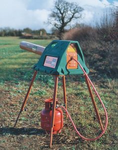 استفاده از کلاغ پران در باغ