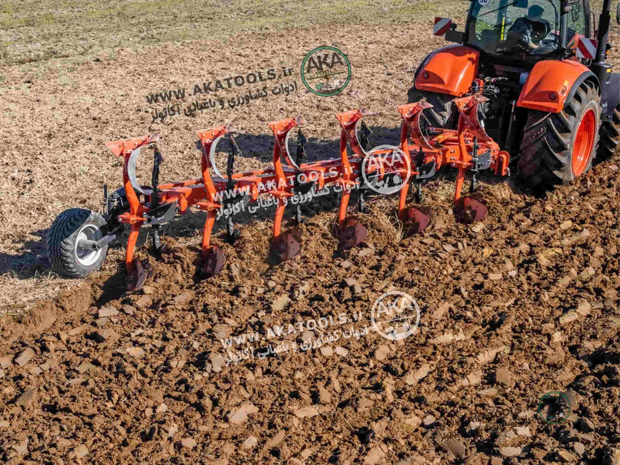 شخم اولیه گاوآهن تراکتوری